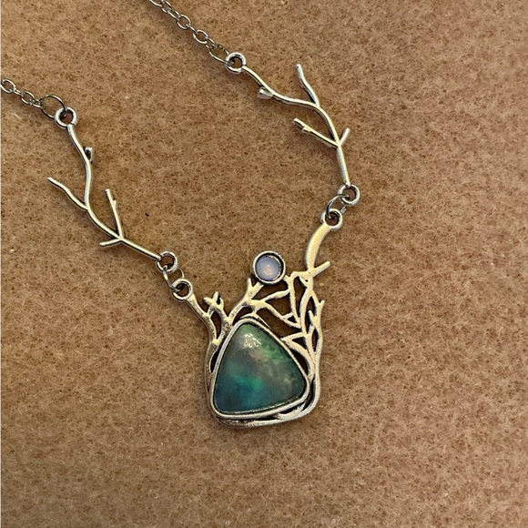 Beautiful Antler Silver Plated alloy Necklace 26” BN - Picture 2 of 2